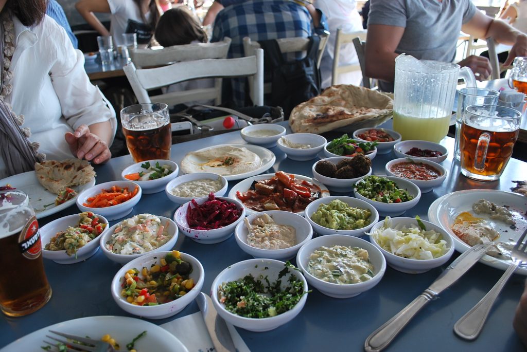 イスラエルの食事風景